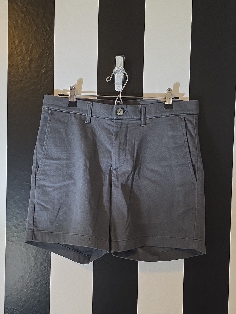 Roundtree & Yorke Men's Gray Flat-Front Chino Shorts